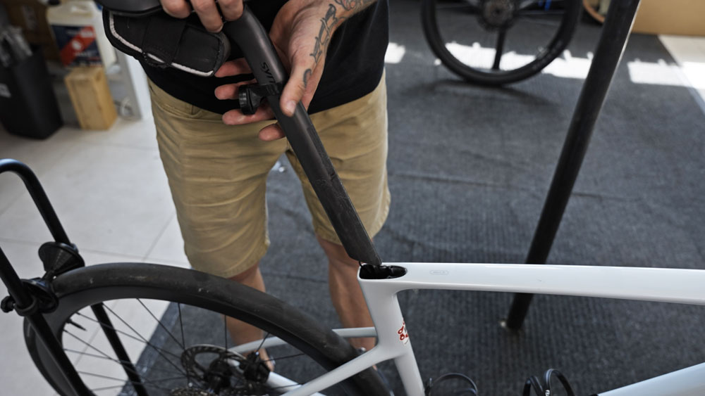 pukanie-cestneho-bicykla-sedlovka-2
